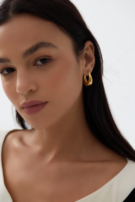 U-shaped minimalist earrings