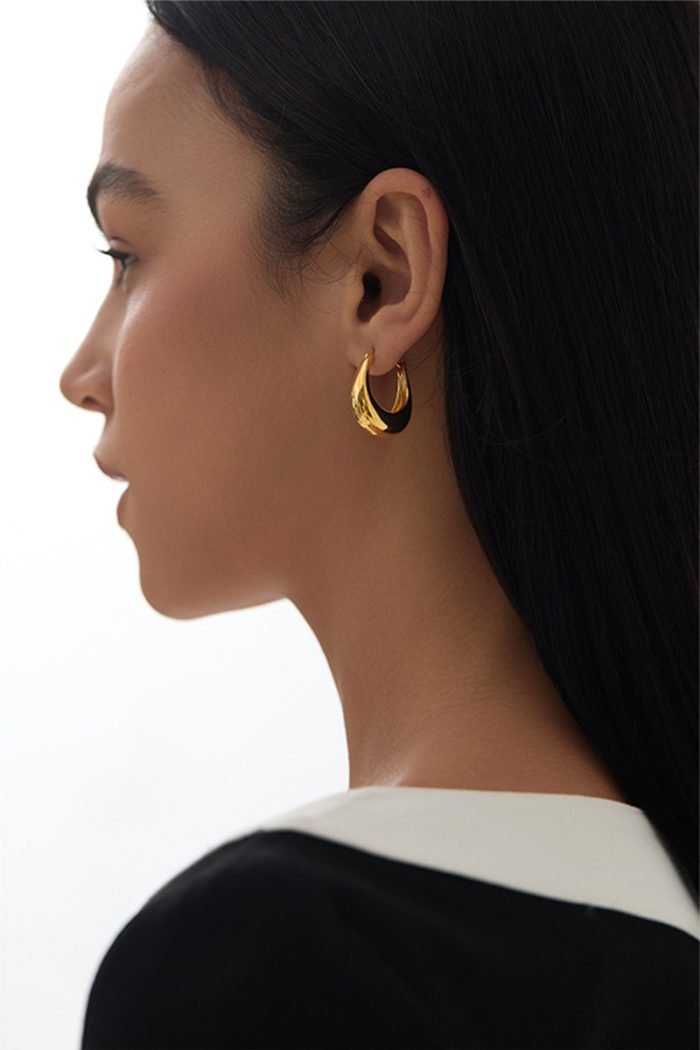 U-shaped minimalist earrings