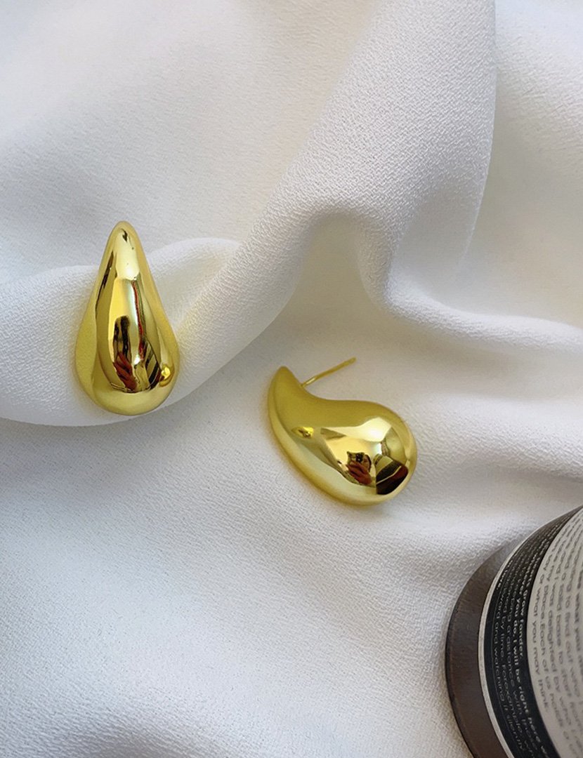 gold teardrop earrings