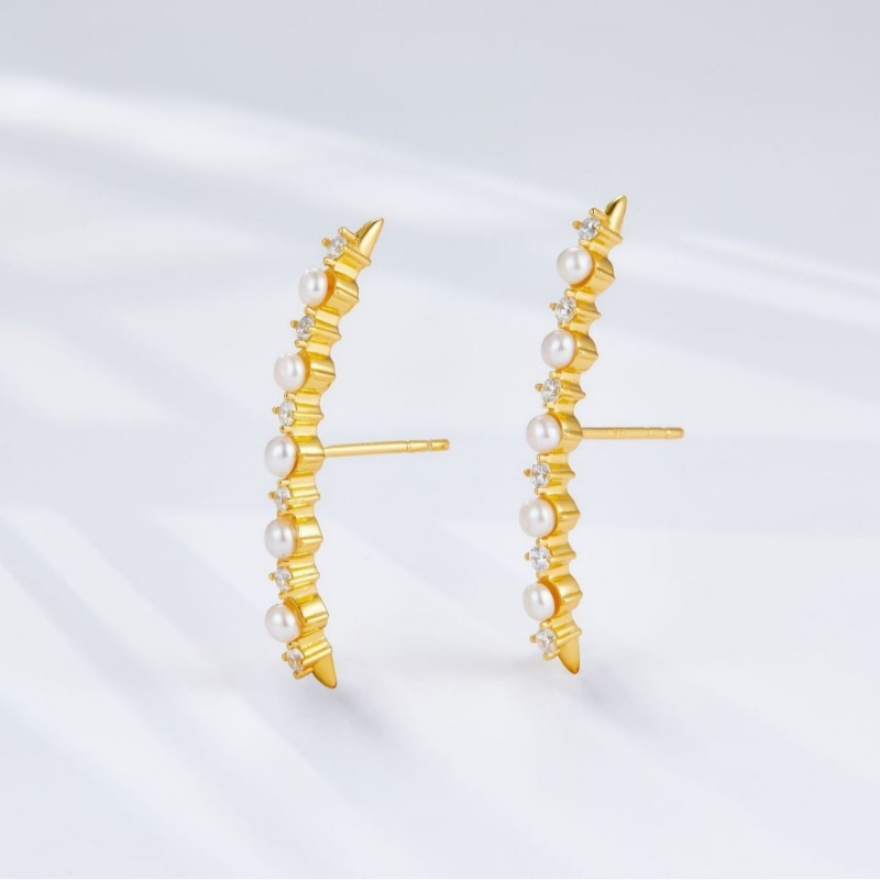 gold thread stud with pearls and zircon earring