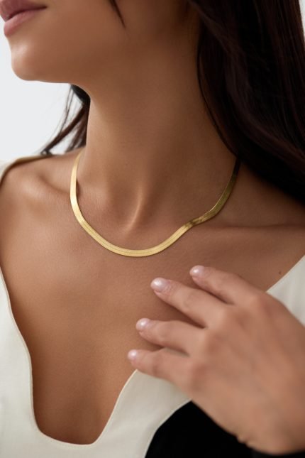 Antique gold quality snake necklace