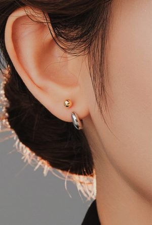 Simple delicate crescent stud earrings