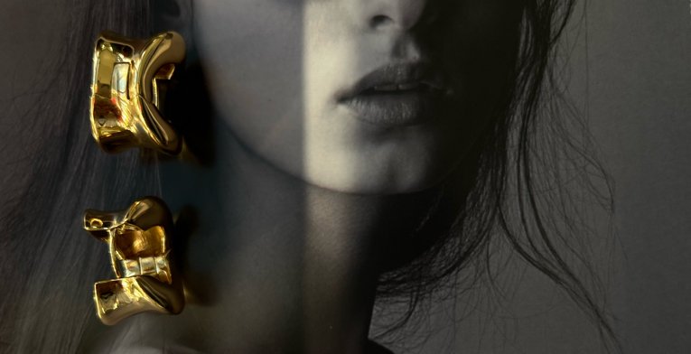 Chunky gold hoop earrings